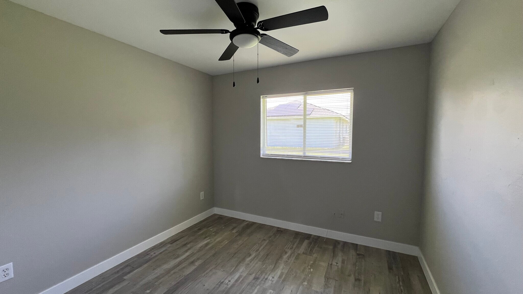 Building Photo - 2127 Towles St