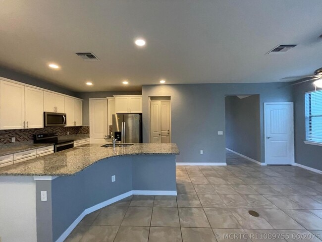 Building Photo - 4516 San Fratello Cir