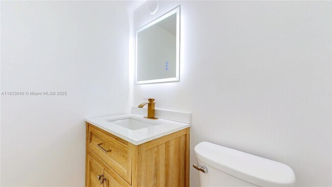 Building Photo - 1333 E Hallandale Beach Blvd