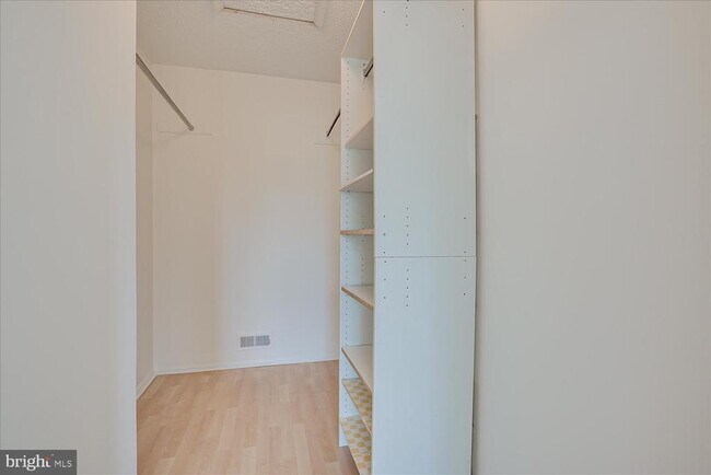 Building Photo - 64 Taylor Dr