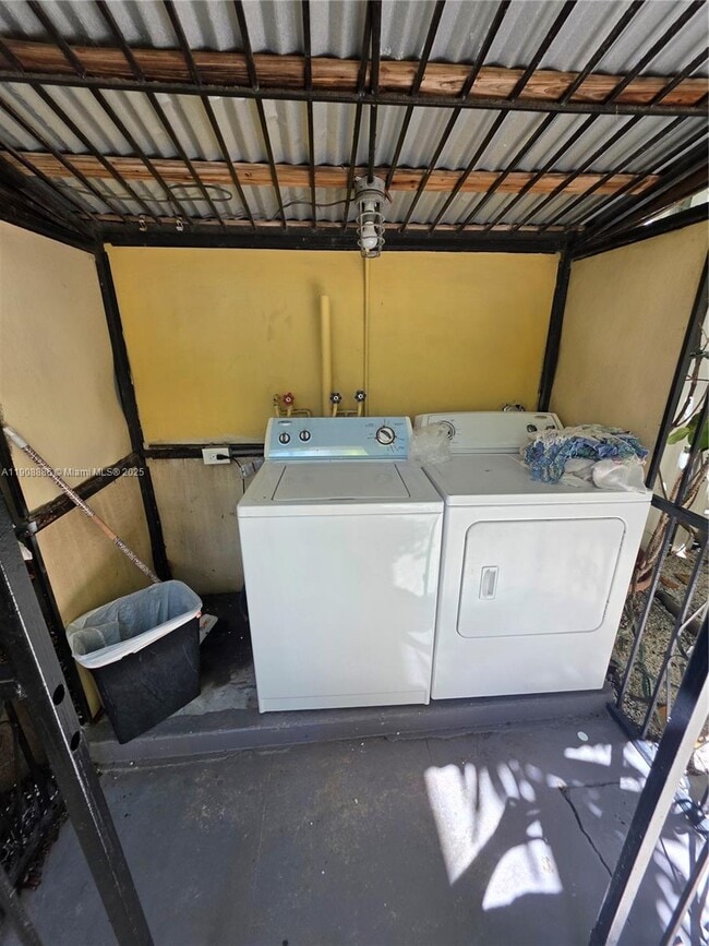 Building Photo - 8024 Harding Ave