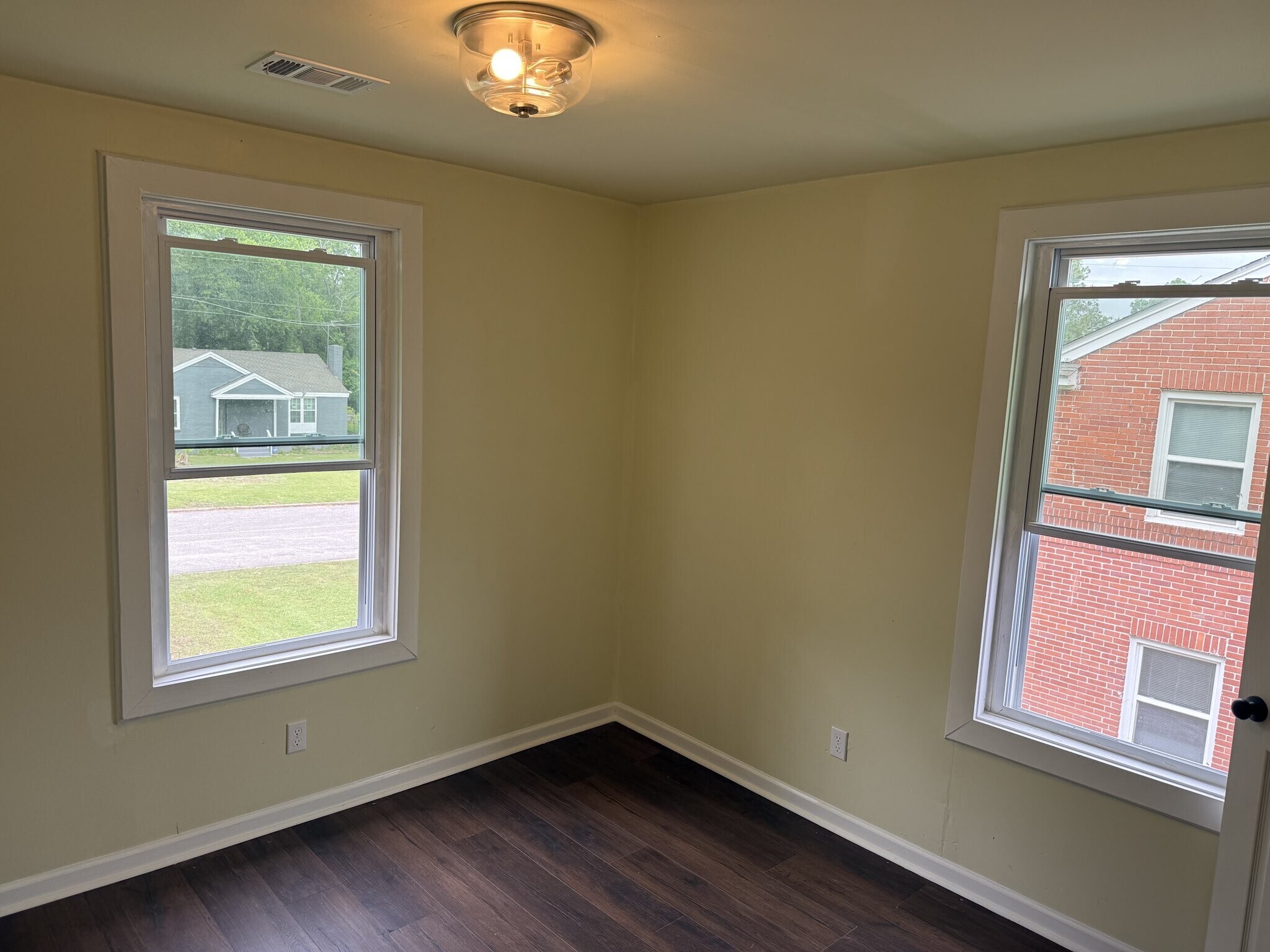 Building Photo - 3394 Southmont Dr