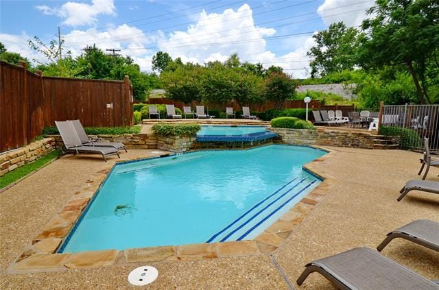 Building Photo - 2610 Lakehill Ln