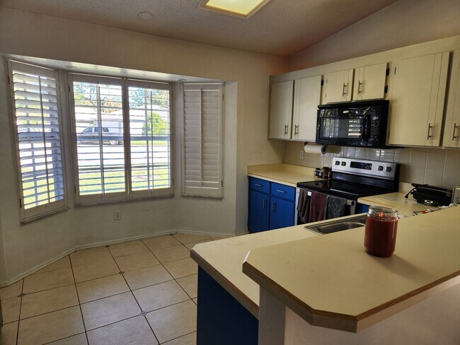 Building Photo - Spacious  2 Bedroom 2 Bathroom home Coming...