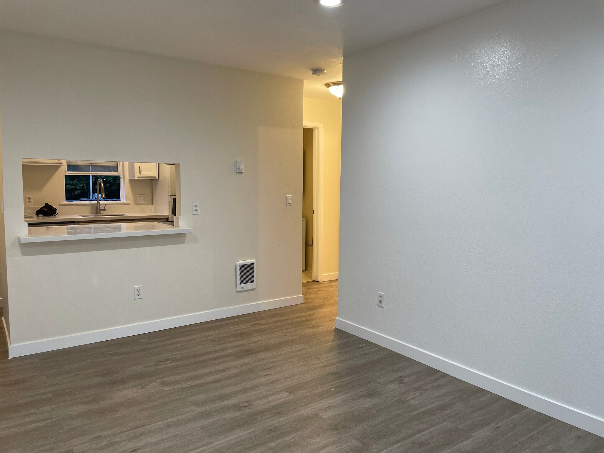 Living room - 340 Meadow Ave N