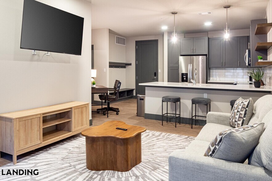 Building Photo - 415 E 2nd St S