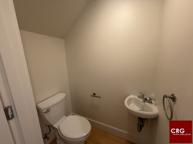 Building Photo - 104-106 Second St. Unit U9