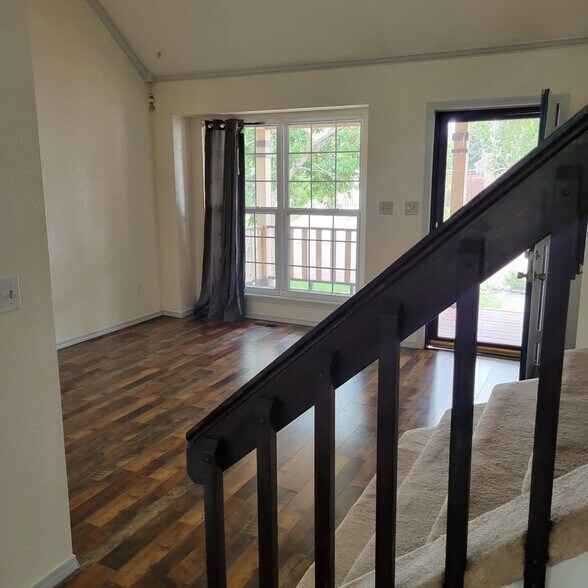 Building Photo - 1050 Crandall Dr