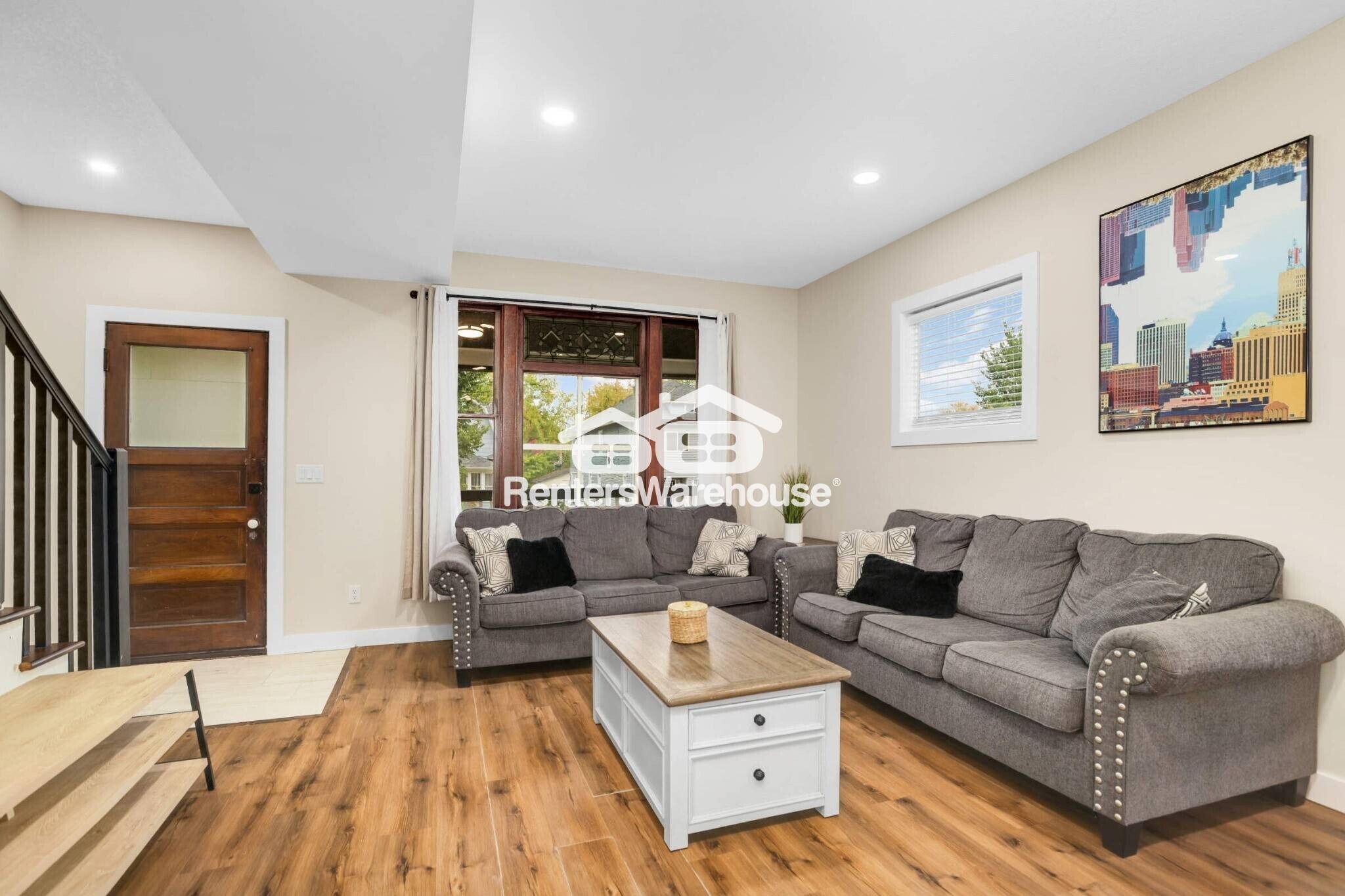 Building Photo - 206 Robie St E