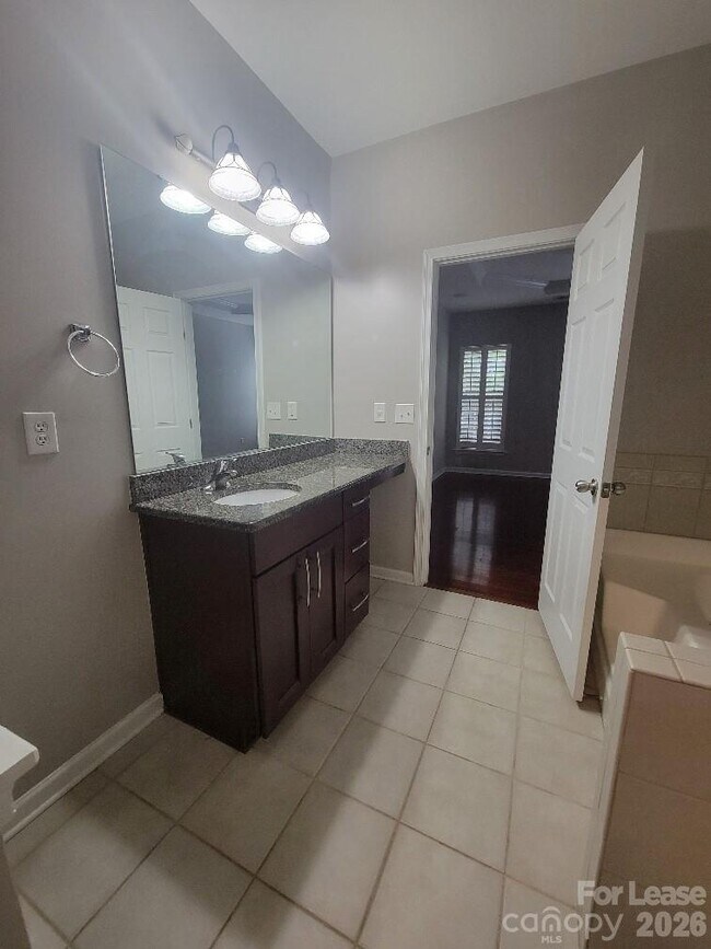 Building Photo - 2339 Whitford Ln