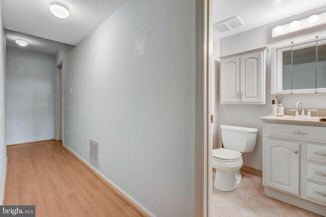 Building Photo - 5707 Waters Edge Landing Court