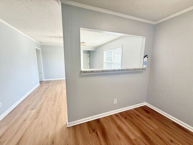 Building Photo - Three bedroom 2 bath single family home