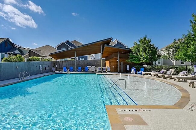 Building Photo - Adorable 3 Bed / 2.5 Bath Home in 51 East