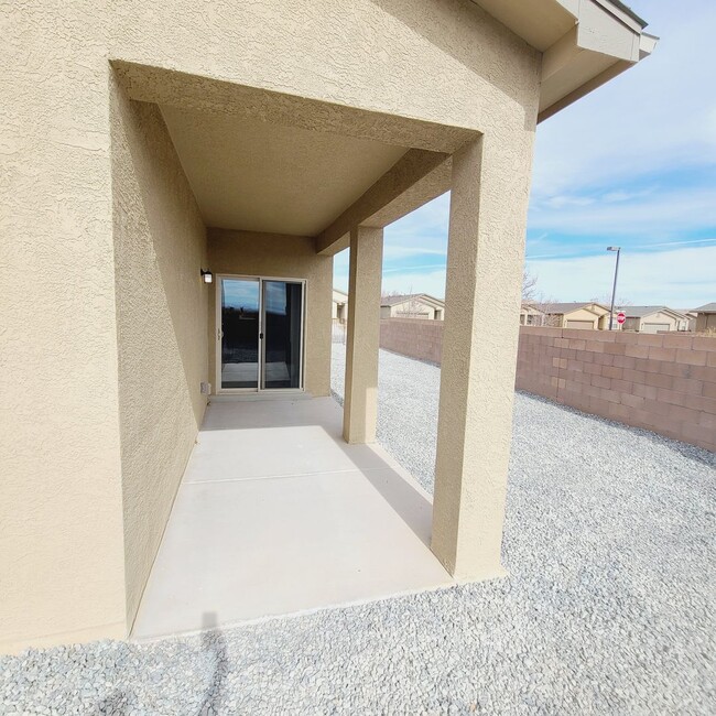 Building Photo - Energy Efficient Home 3 bed home. Move In Special!