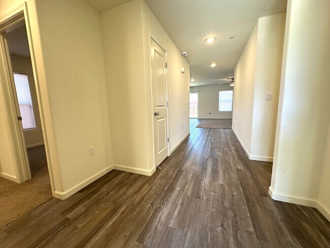Building Photo - Beautiful Single Story Home Ready To Be Called Home!