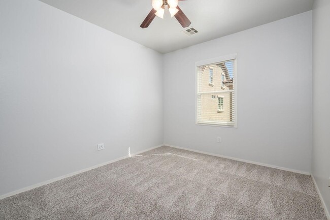 Building Photo - 1322 S Owl Dr