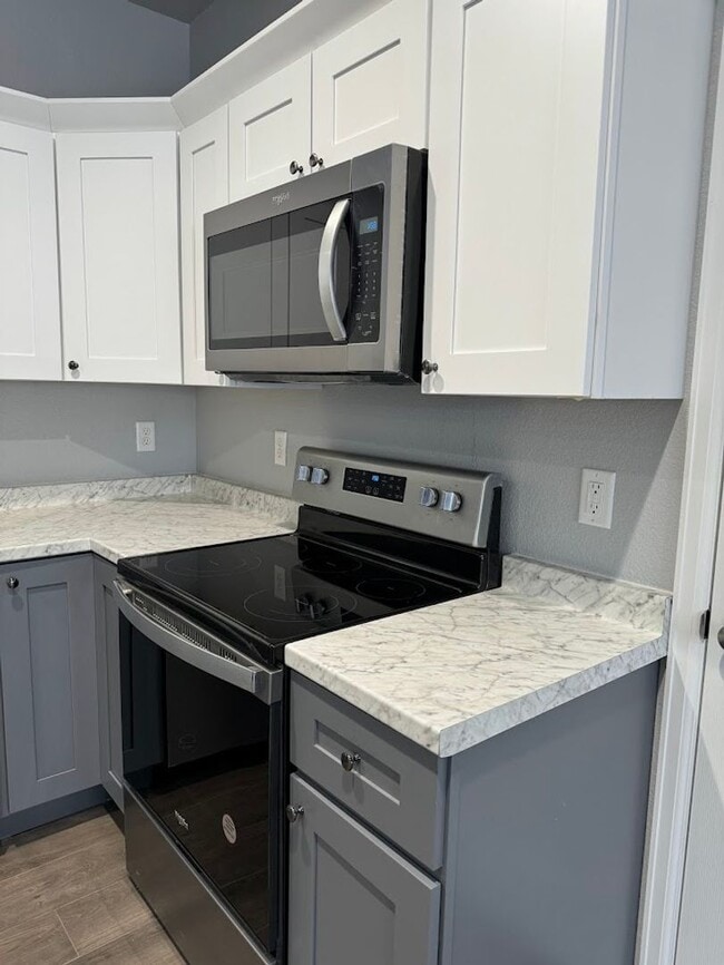 Building Photo - 324-326 W Coral Dr