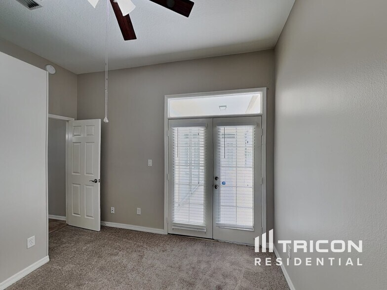 Building Photo - 933 Palm Cove Dr