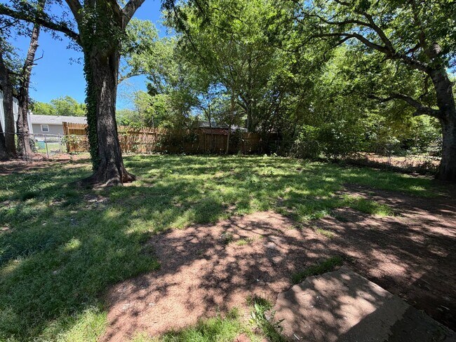 Building Photo - Renovated 1/1 House in East Rome- $995