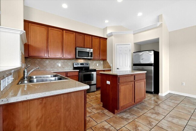 Building Photo - 6018 Tapestry Dr
