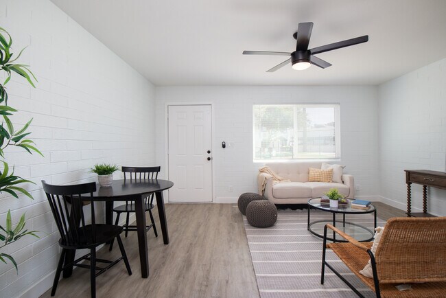 Building Photo - Oakdale Townhome Apartments