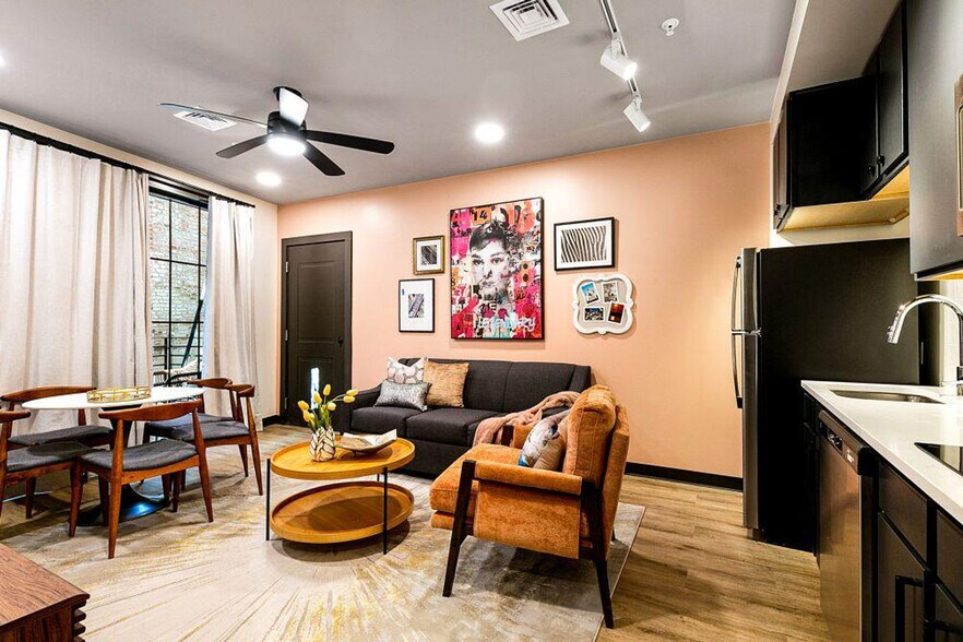 Primary Photo - 611 Commerce St