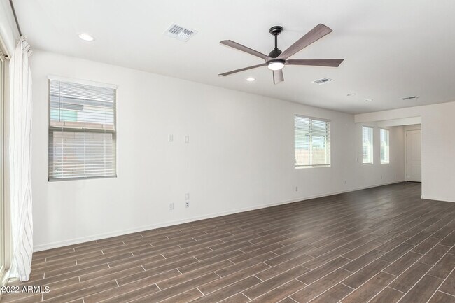 Building Photo - 8759 S 168th Dr