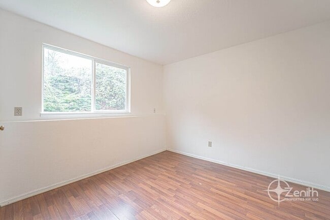 Building Photo - 106 W Beacon Hill Dr