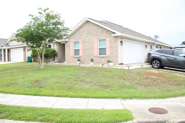 Building Photo - 500 E Marigold Dr