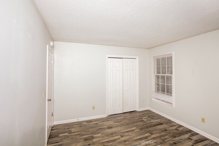 Building Photo - 1502 Willow Creek Ln