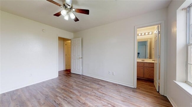 Building Photo - 3623 Elaine Dr