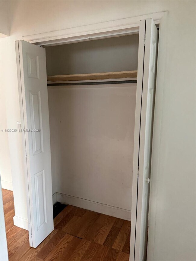 Building Photo - 2220 Calais Dr