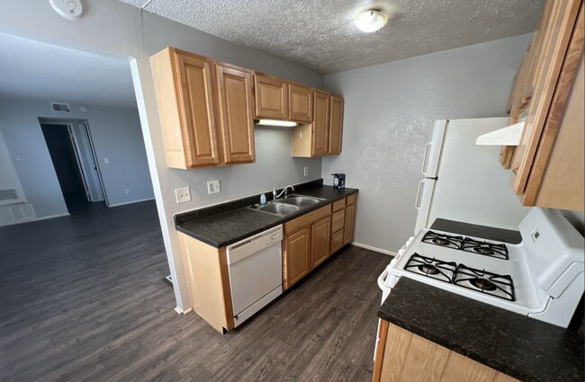 Building Photo - Studio Apartment in High Hollows Condominiums