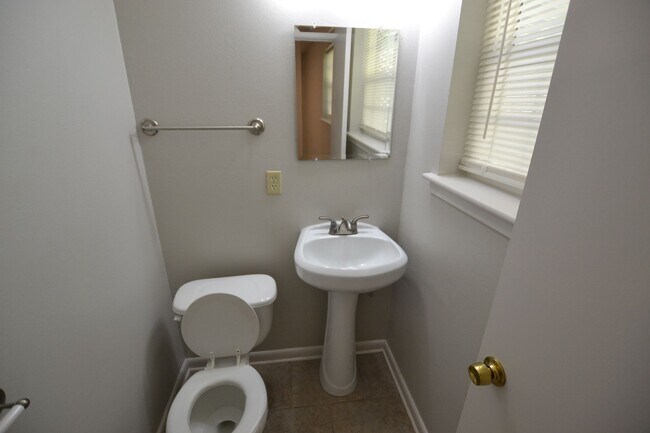 Building Photo - Location!  Location!  Newly updated, 3 bedroom, 1.5 bath home in Baker