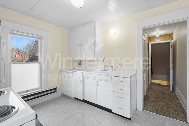 Building Photo - 1122 S Walnut St