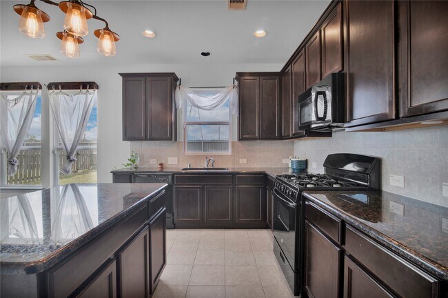 Building Photo - 2109 Ruby Dr