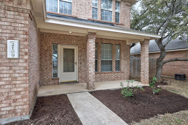 Building Photo - 2109 Zoa Dr