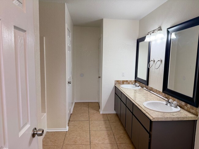 Building Photo - 2602 BigLeaf Dr...  LONGHORN PROPERTIES... 254-526-0382