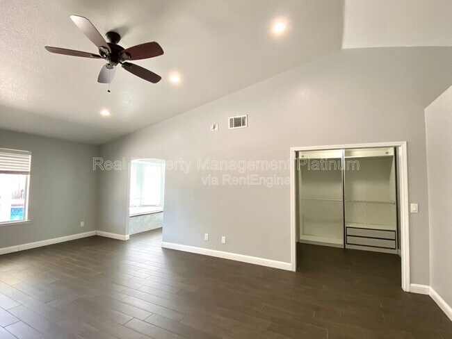 Building Photo - 6509 N Vista Ave