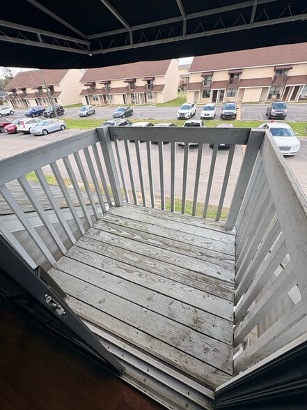 Building Photo - 801 Burcale Rd