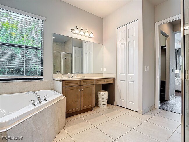 Building Photo - 10051 Spice Bush Ln