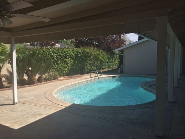 Building Photo - 252 W San Carlos Ave