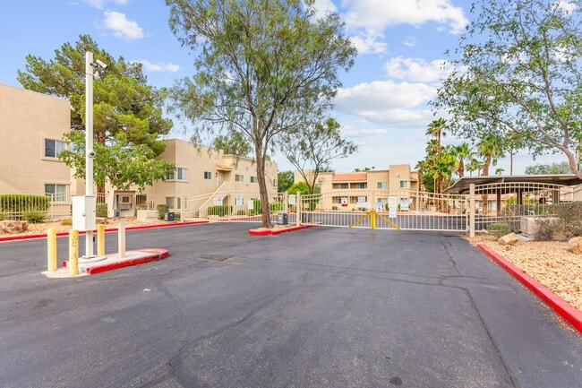 Building Photo - Spacious Ground-Level 2-Bedroom Condo Near...