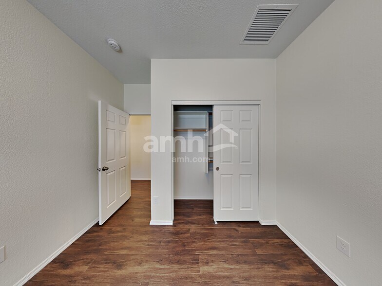 Building Photo - 83 W Calle Priscal