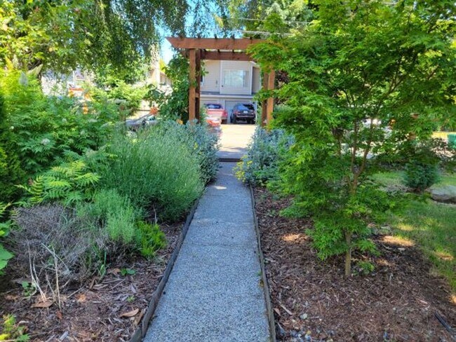 Building Photo - Gorgeous Oasis in Licton Springs Available...