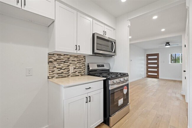 Building Photo - 4904 Hawk Cove