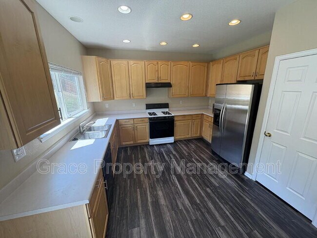 Building Photo - 910 Humboldt Way