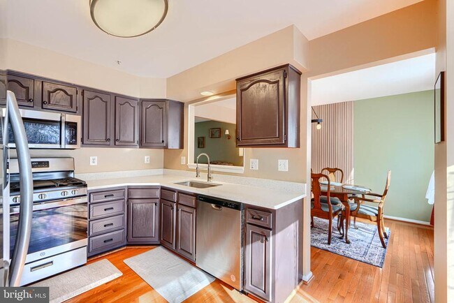 Building Photo - 215 Gracecroft Ct