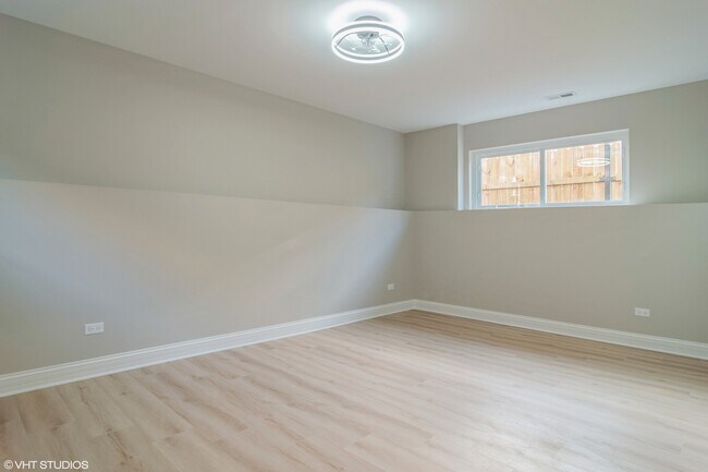 Building Photo - 1101 N Lawndale Ave