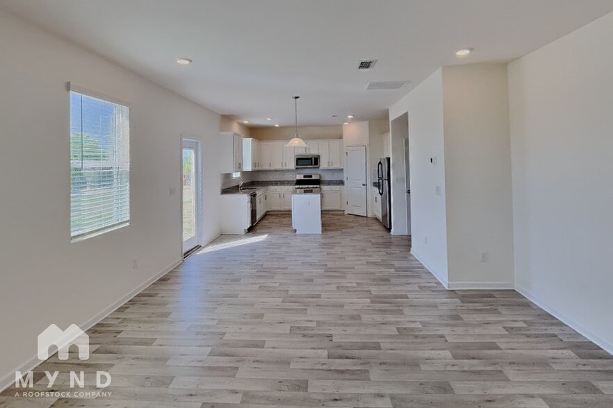 Building Photo - 354 Rayland St